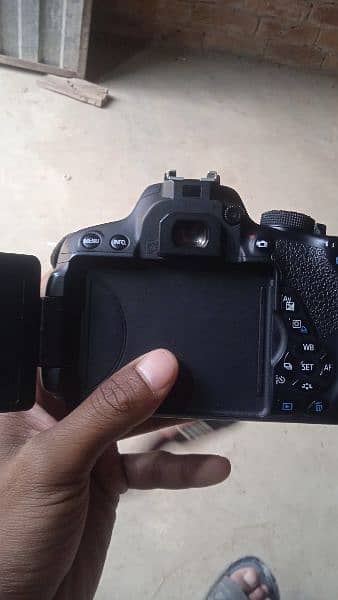 Canon EOS 700D 18 MP 18-55mm Lens DSLR Camera Black 3