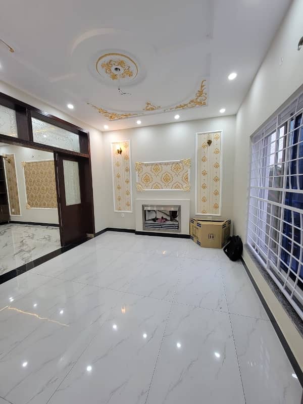 Ready To Buy A On Excellent Location House 8 Marla In Lahore 3