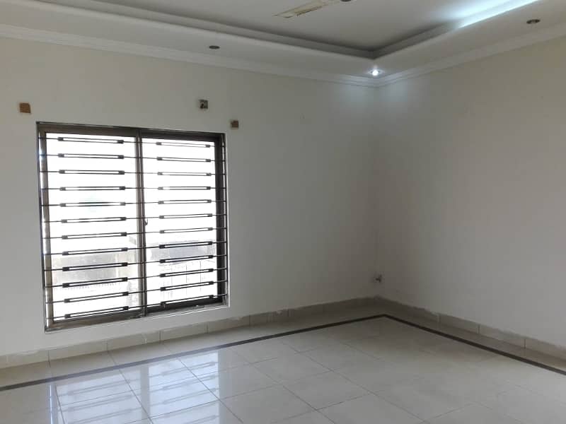 Spacious Prime Location 1 Kanal House Available For sale In G-13 0