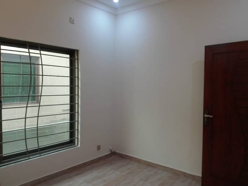 Spacious Prime Location 1 Kanal House Available For sale In G-13 3