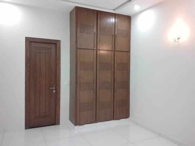 Spacious Prime Location 1 Kanal House Available For sale In G-13 4