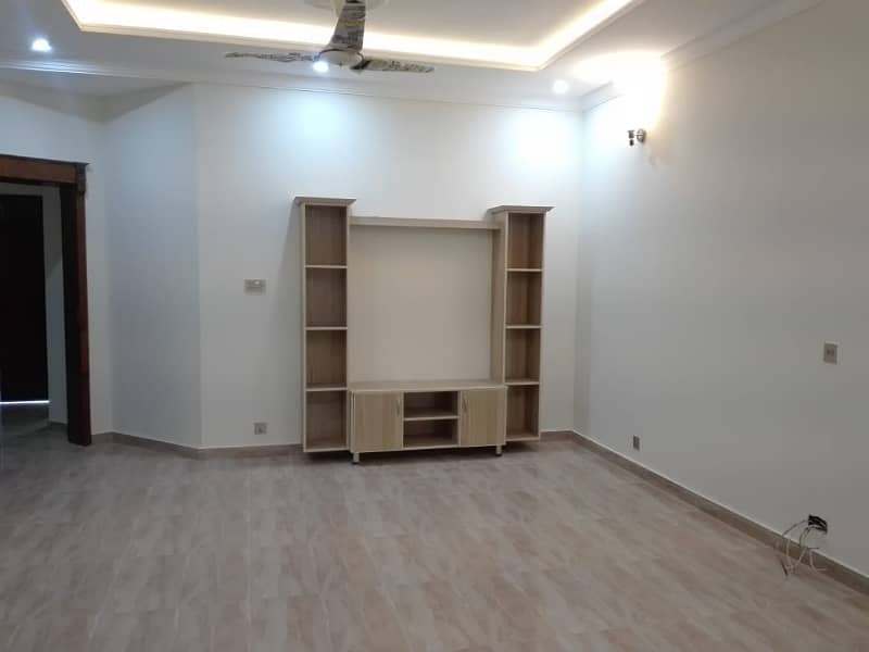 Spacious Prime Location 1 Kanal House Available For sale In G-13 5