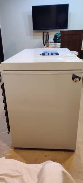 Dawlance chest freezer DF400SD 1