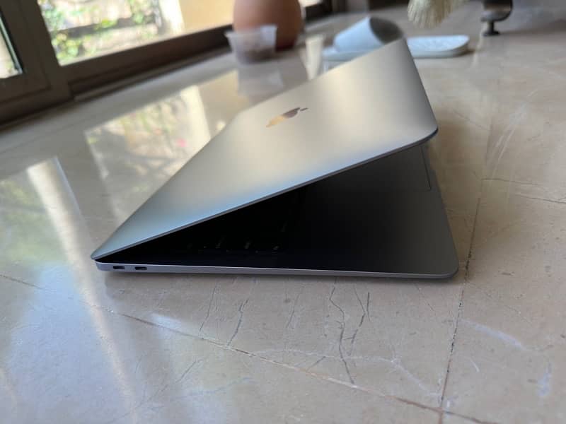 Apple MacBook Air (13-inch)(2020) 5
