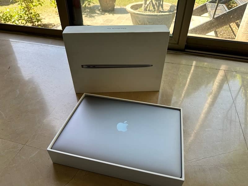 Apple MacBook Air (13-inch)(2020) 14