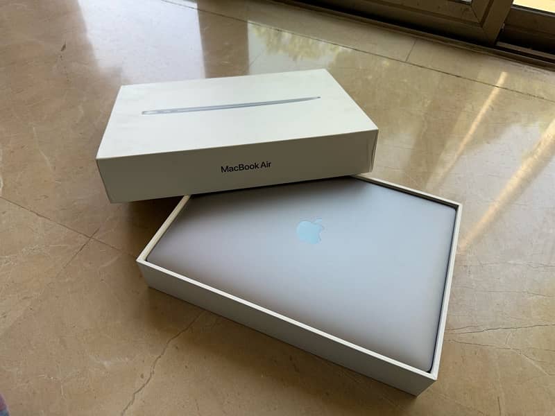 Apple MacBook Air (13-inch)(2020) 15