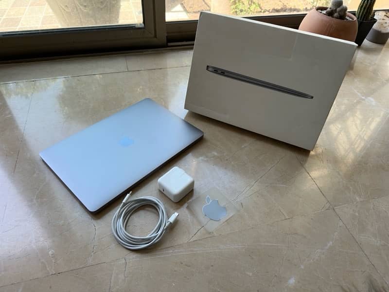 Apple MacBook Air (13-inch)(2020) 16