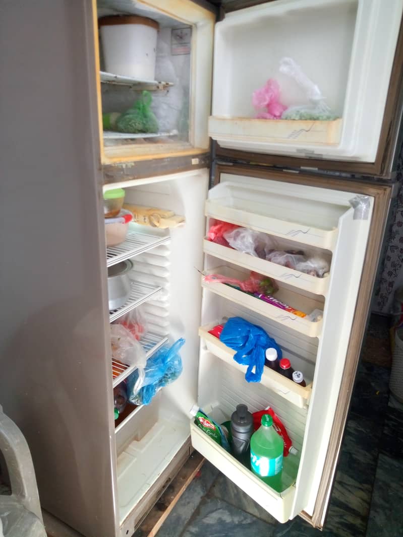 Refrigerator Dawlance 1