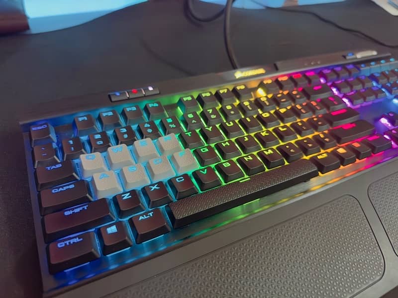 Corsir k70 RGB MK. 2 Low profile ( Rapid Fire ) Gaming Keyboard 0