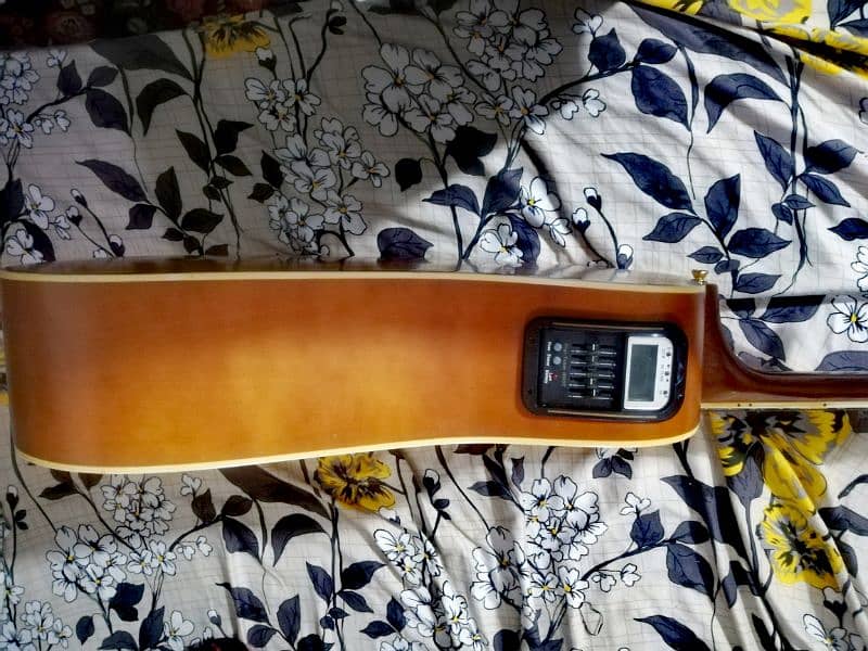 Guitar in good condition 5