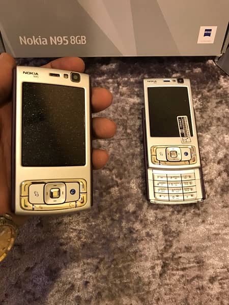 NOKIA N95 SLIDING PHONE 3