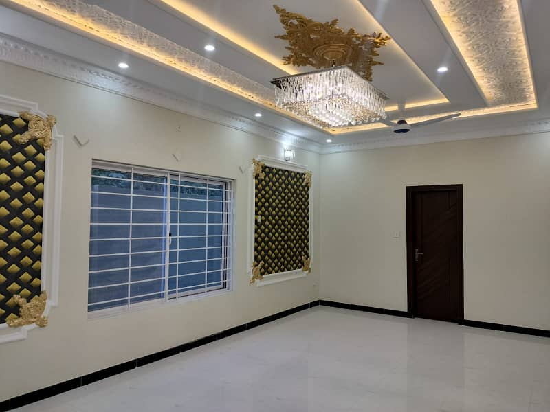 1 Kanal House For Sale 5Bedroom Brand New Luxry House With Lawn Rda Map Approved Gulshan-E-Abad 10