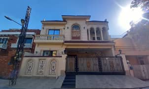 10 Marla Brand New House For SALE In Garden Town Hot Location 0