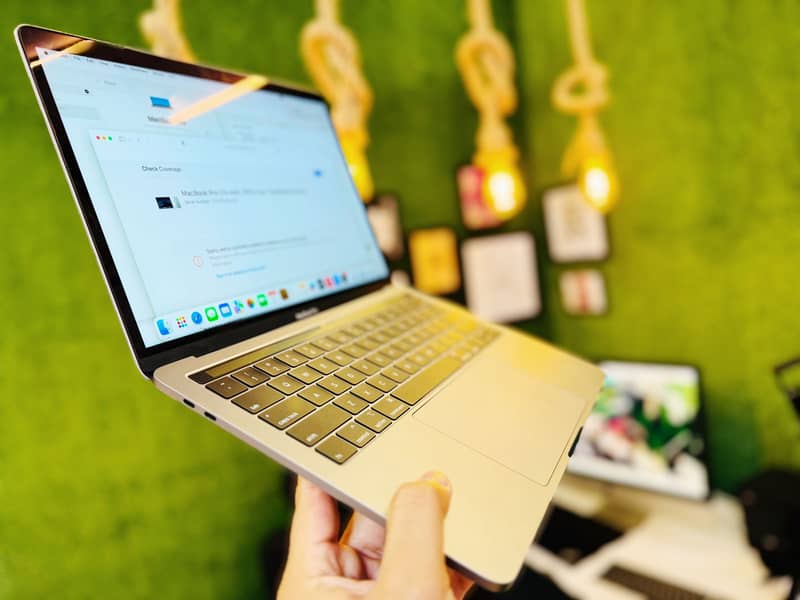  MacBook Pro 2019, 8Gb- 256gb , 13inches, Read Ad, 1