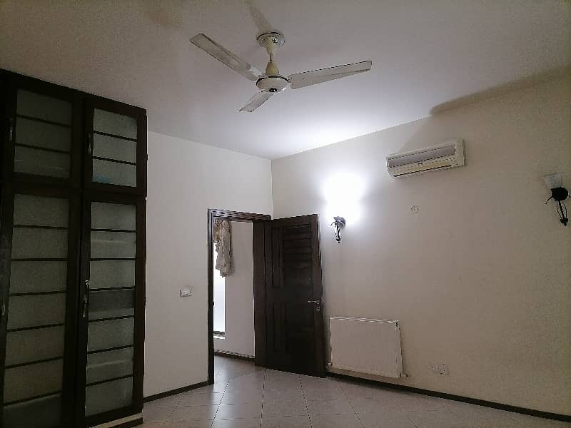 Upper Portion 500 Square Yards For rent In F-7 3