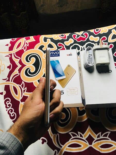 vivo y66 6gb128gb for sale with box and charger 4