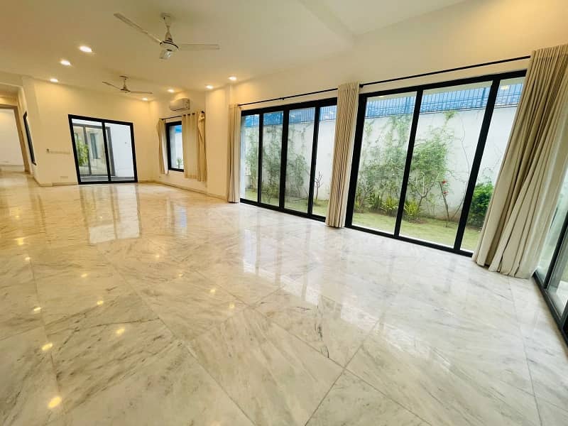 Luxury House On Extremely prime Location Available For Rent in Islamabad 9