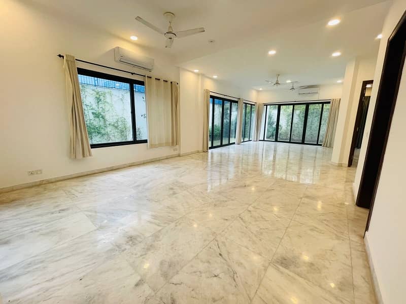 Luxury House On Extremely prime Location Available For Rent in Islamabad 18
