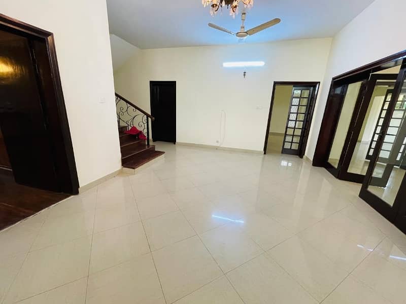 Luxury House On Extremely prime Location Available For Rent in Islamabad 4