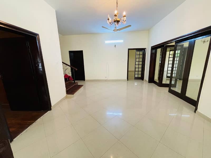 Luxury House On Extremely prime Location Available For Rent in Islamabad 5