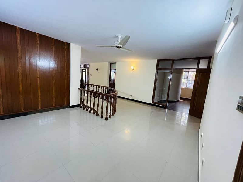 Luxury House On Extremely Prime Location With Big Garden Available For Rent In Islamabad 16