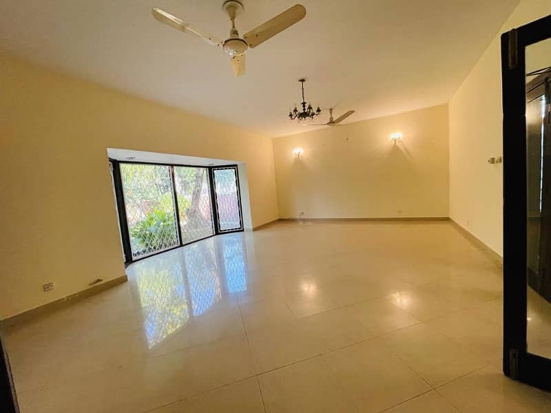 Luxury House On Extremely prime Location Available For rent in Islamabad 8