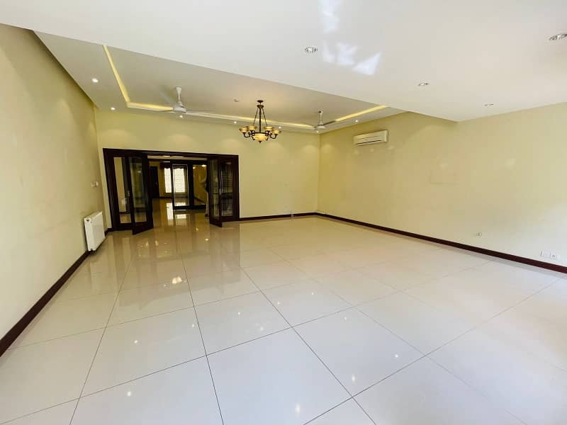 Luxury House On Extremely prime Location Available For rent in Islamabad 27
