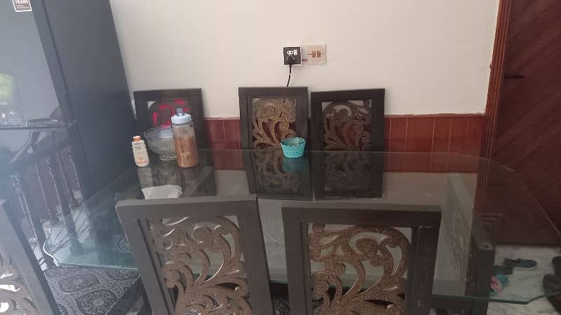 table and 6 chair. ina good condition 2