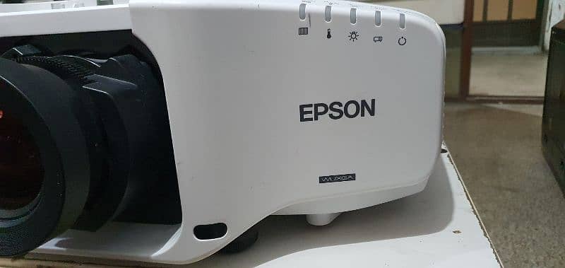 Epson Pro G7500U Projector

4K Conference Room Projector 2