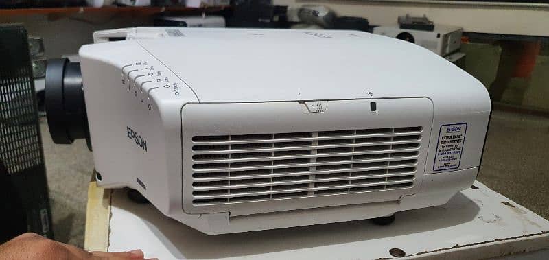 Epson Pro G7500U Projector

4K Conference Room Projector 3