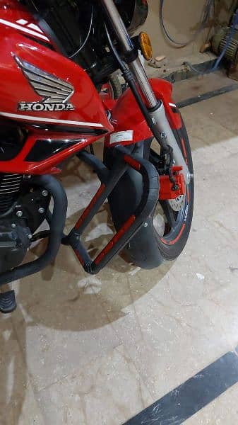 Honda CB150F 4