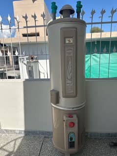 New Geyser full size only 4 months used warranty card available. 0