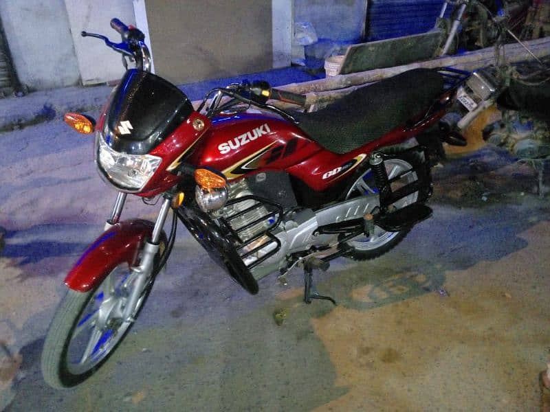 Suzuki 110 red colour new condition 1st owner 4