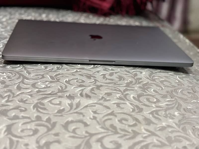 MacBook 2019 Pro 16-inches 16/512 i7 3