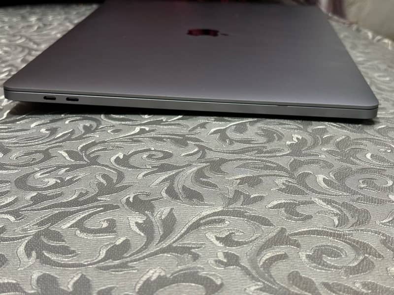 MacBook 2019 Pro 16-inches 16/512 i7 4