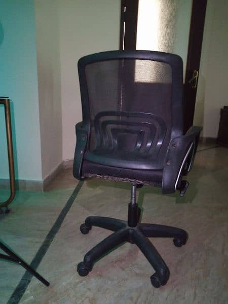 Back Mesh Ergonomic Chair in Good Condition 1