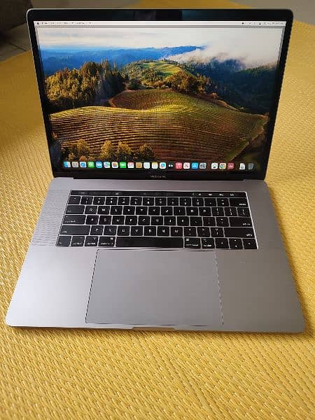 MacBook pro 2019 15 inch 16/512 SSD 4GB graphics card 11