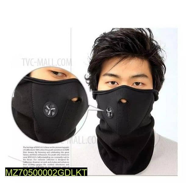 •  Material: Fleece
•  Product Type: Face Mask
•  Color: Black
• 1