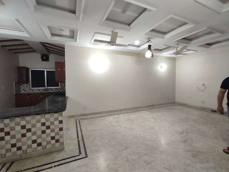 1 Kanal Upper Portion Available For Rent 12