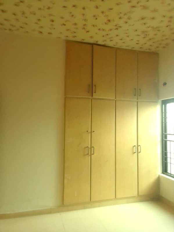 10 Marla Single Unit Used Good Location And Condition House For Sale 3