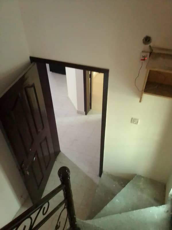 10 Marla Single Unit Used Good Location And Condition House For Sale 11