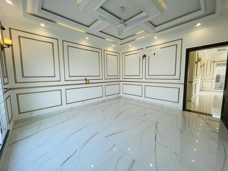 Separate gate 1 kanal upper portion available for rent 5