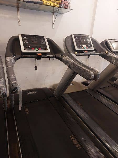 Commercial Treadmills / Running Machine / Eleptical / cycles 11