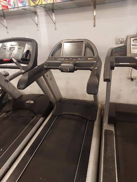 Commercial Treadmills / Running Machine / Eleptical / cycles 12
