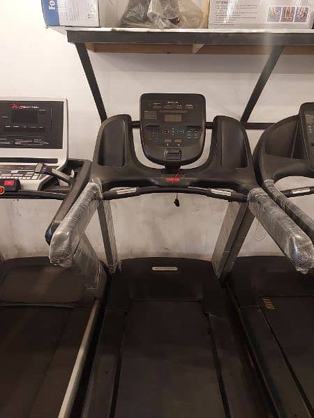Commercial Treadmills / Running Machine / Eleptical / cycles 15
