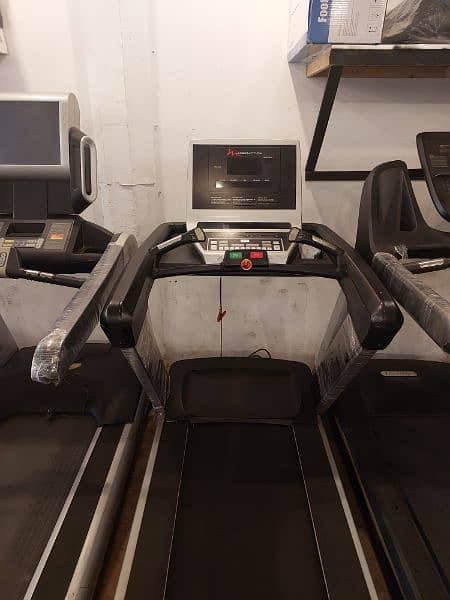 Commercial Treadmills / Running Machine / Eleptical / cycles 16
