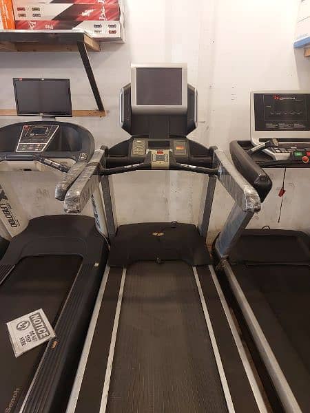 Commercial Treadmills / Running Machine / Eleptical / cycles 18