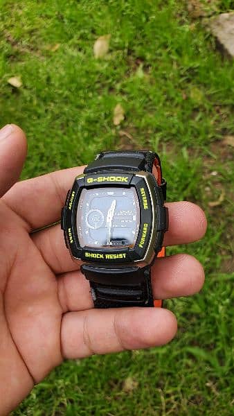 original Casio shock resist digital watch 2