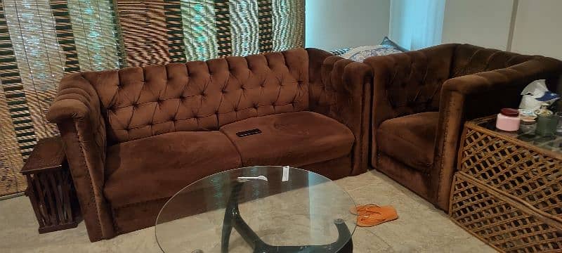 5 seater velvet sofa for sell 3