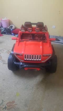 Kids jumbo jeep 2 seater in prestine condition 0